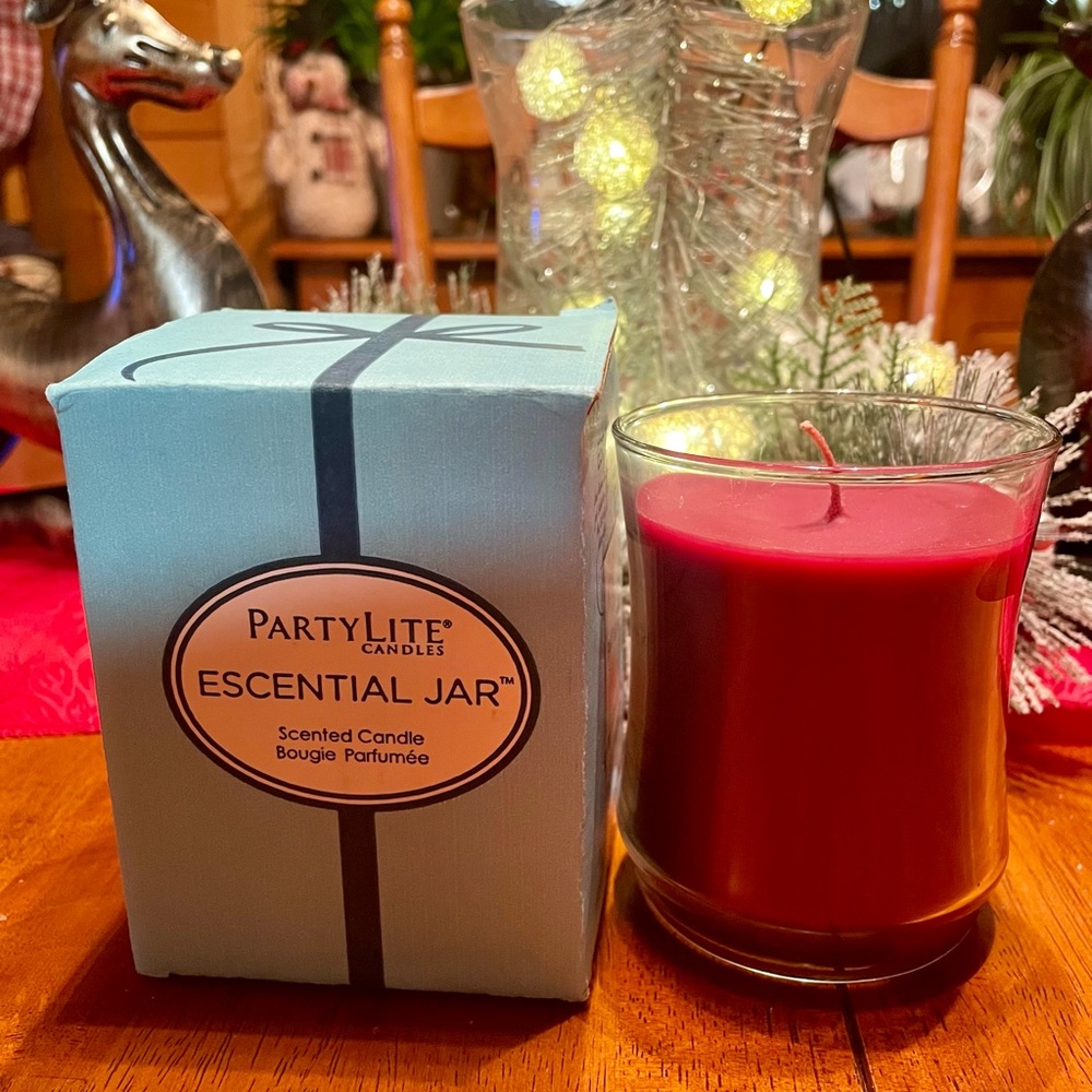 PartyLite Escential Jar Candle - Christmas Giftable - Berry Bramble Scent New